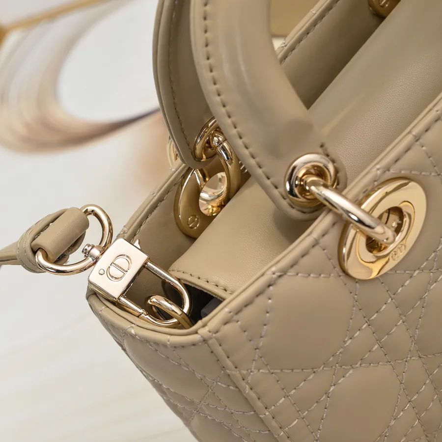 D joy Small Bucket Bag with Magnetic Closure, 0541