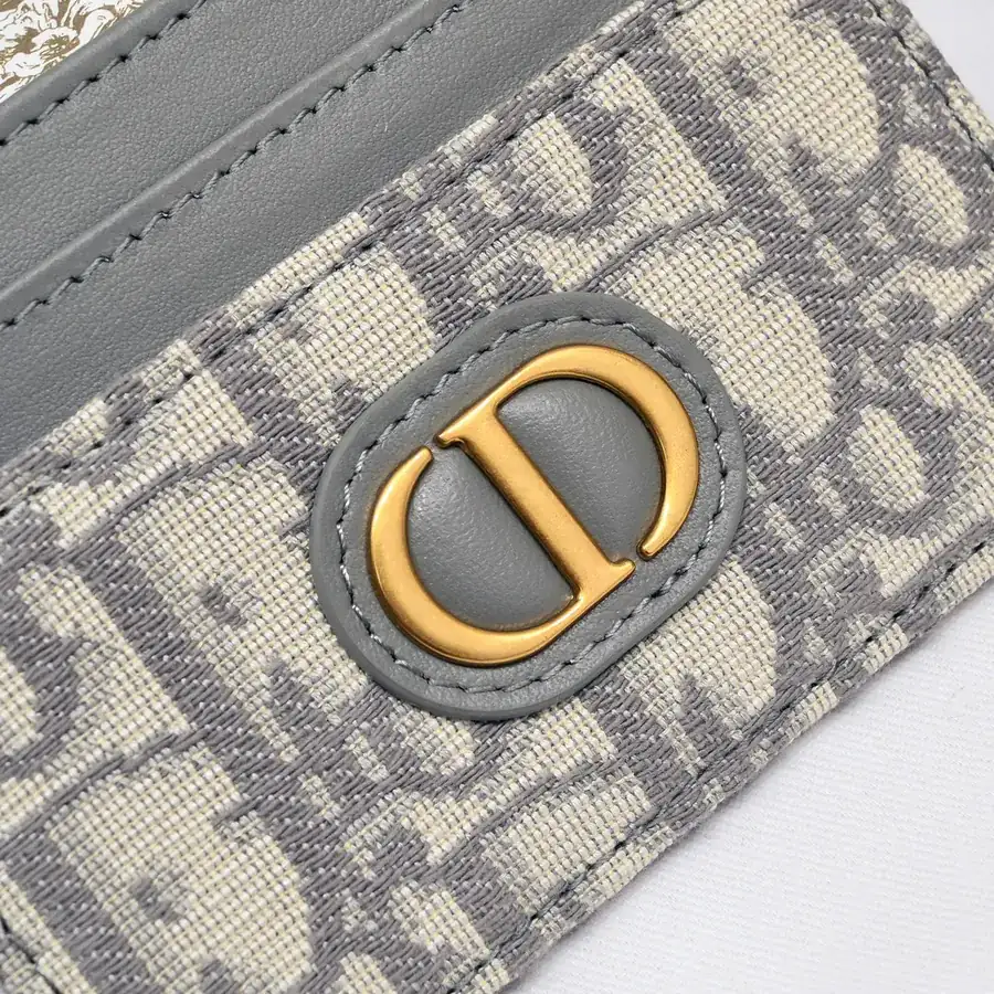30 Montaigne Freesia Card Case with Blue Oblique Print
