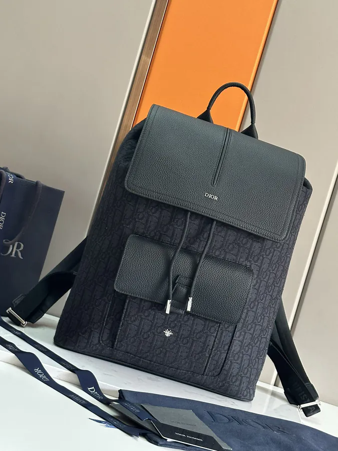 Motion Shoulder Bag Elegant and Sophisticated