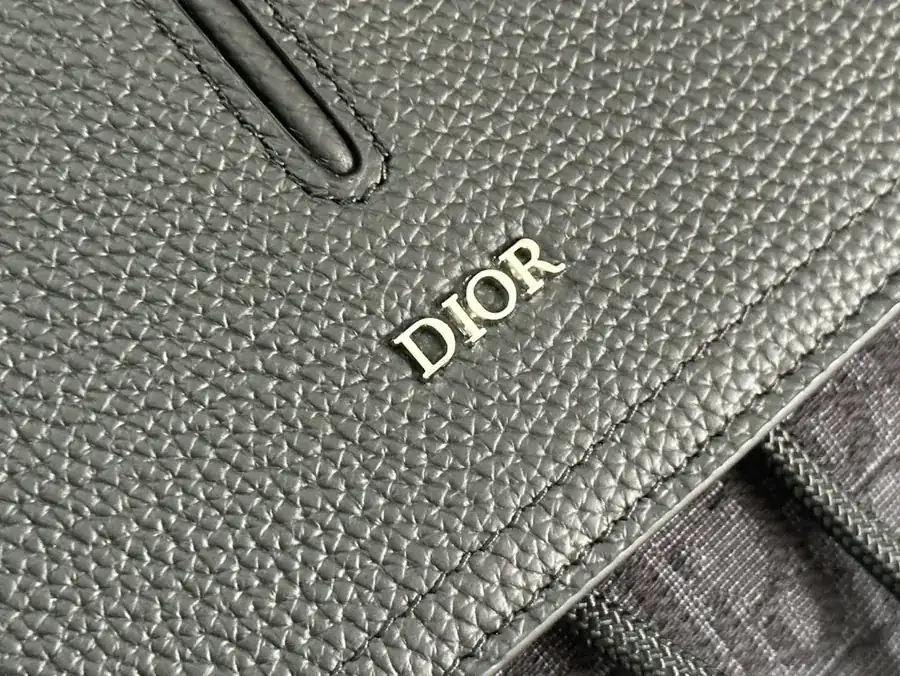 Motion Shoulder Bag Elegant and Sophisticated