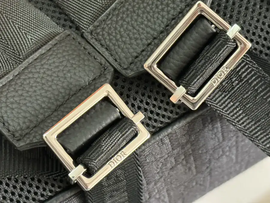 Motion Shoulder Bag Elegant and Sophisticated