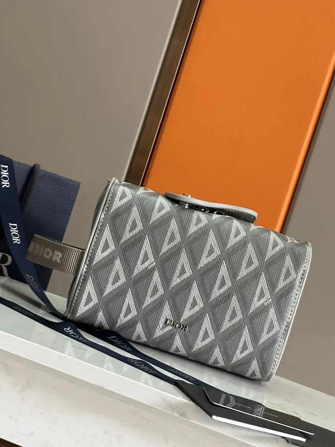 Lingot Washbag Premium Original, Stylish and Versatile
