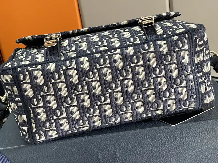 Cambridge London Latest Monogram Messenger Bag