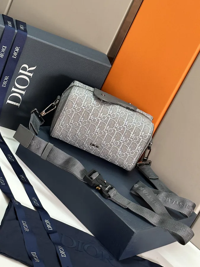 Lingot 22 Handbag Modern Design with Oblique Print and Grained Calfskin
