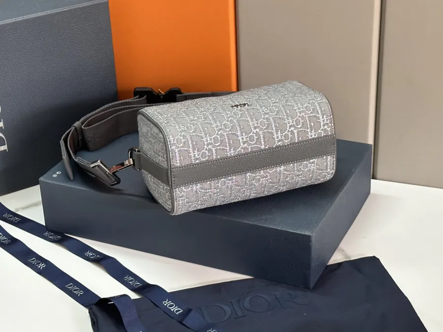 Lingot 22 Handbag Modern Design with Oblique Print and Grained Calfskin