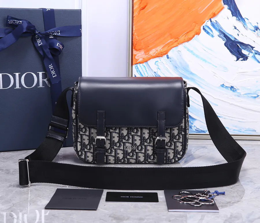 DIO.R Oblique Messenger Bag