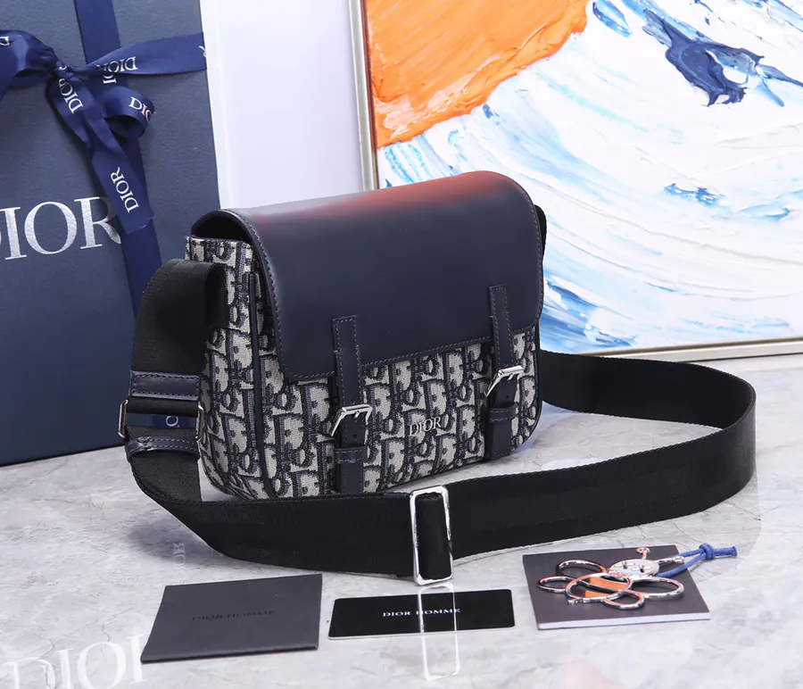 DIO.R Oblique Messenger Bag