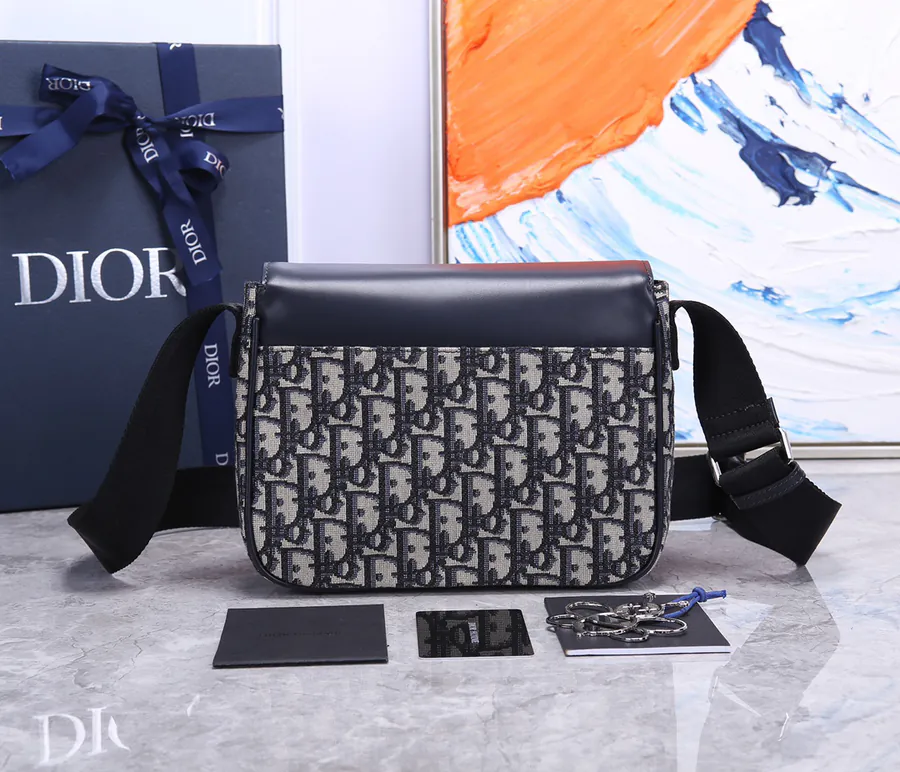 DIO.R Oblique Messenger Bag