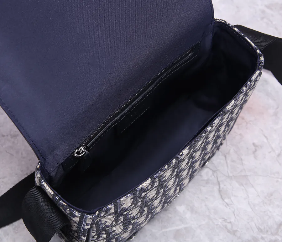 DIO.R Oblique Messenger Bag