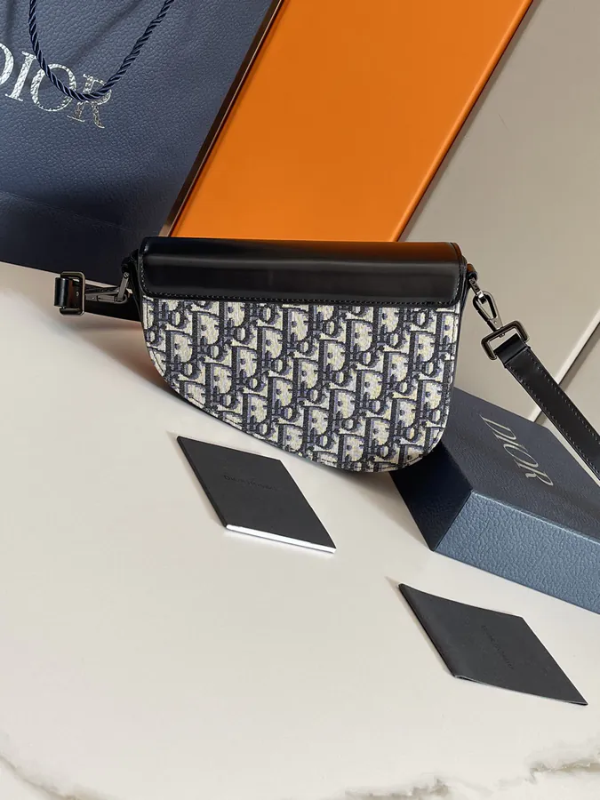 D House P500 Messenger Bag Classic Elegance