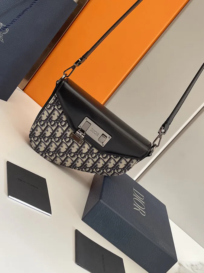 D House P500 Messenger Bag Classic Elegance