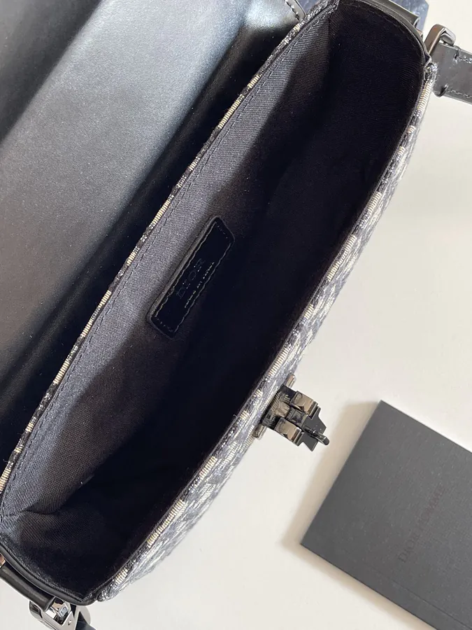 D House P500 Messenger Bag Classic Elegance