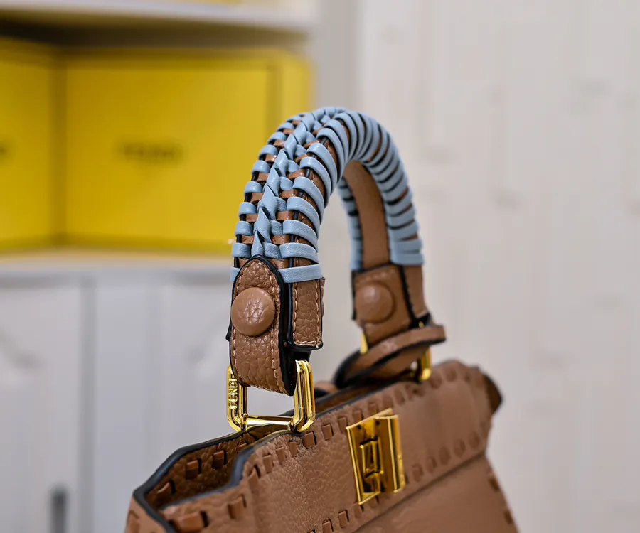 Upgraded Peekaboo Iseeu Compact Handbag