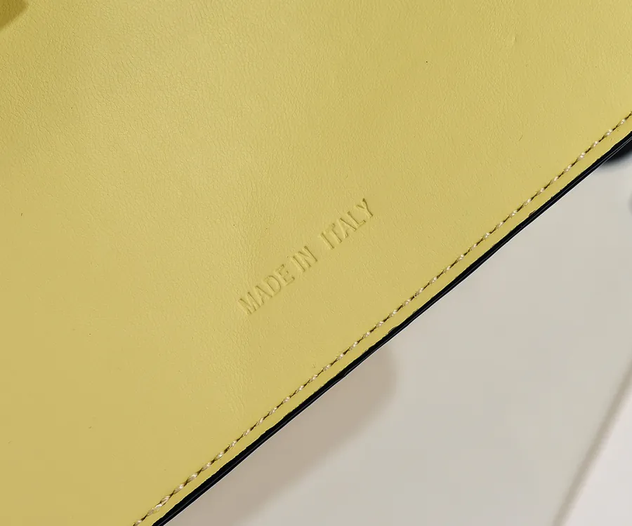 Upgraded Peekaboo Iseeu Compact Handbag
