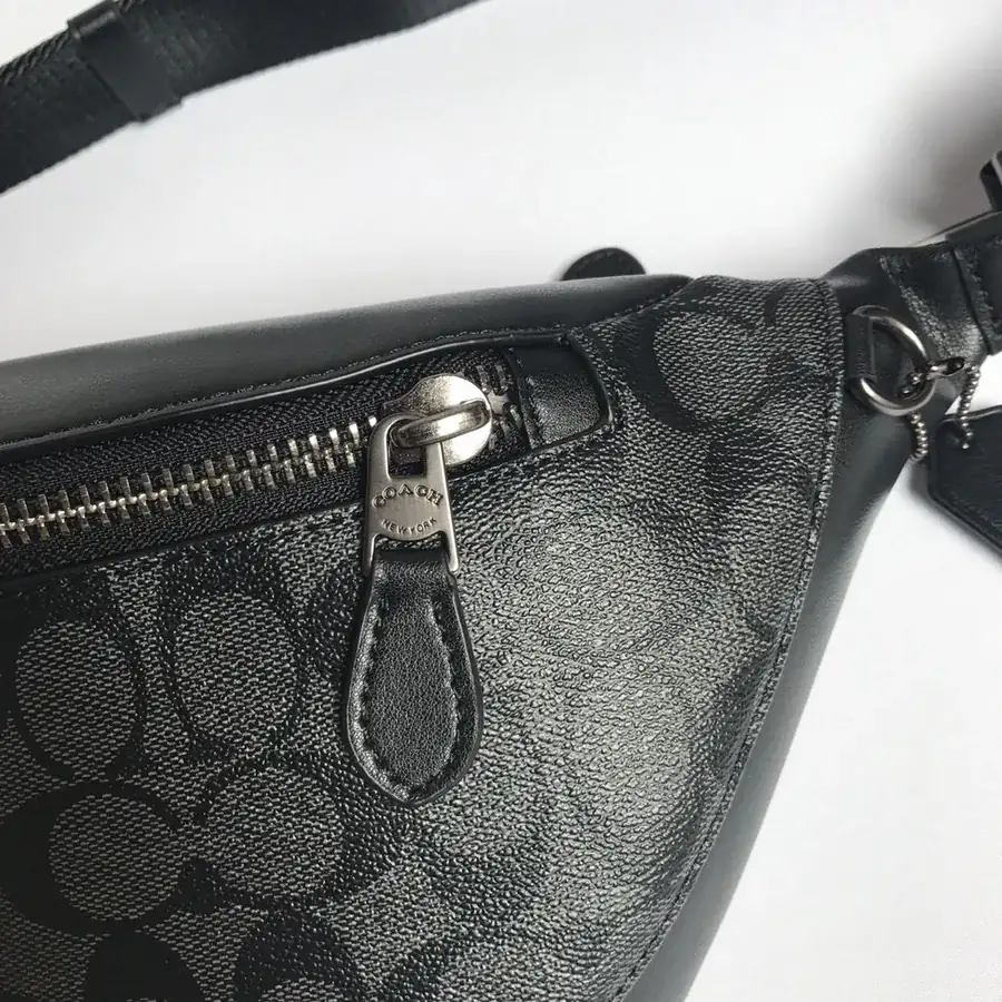 Coach Men's Sport Bag Trendy Sports Style