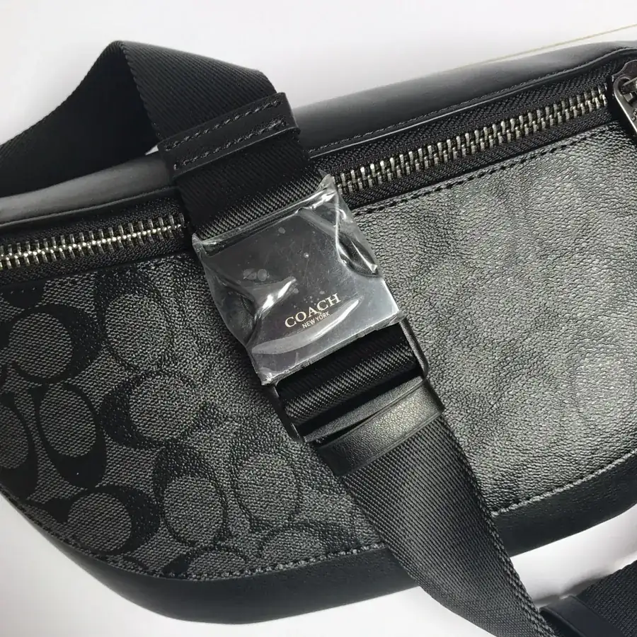 Coach Men's Sport Bag Trendy Sports Style