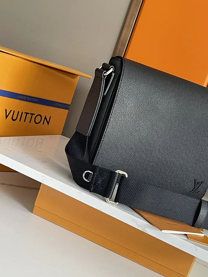 District Mini Messenger Bag with Taïga Leather