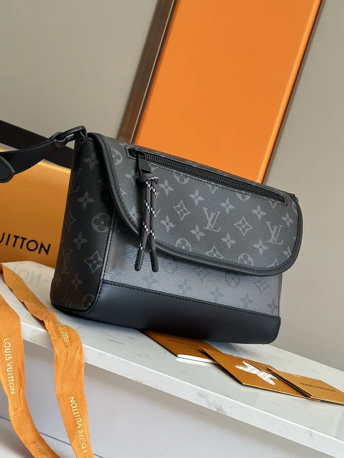 Ulse Messenger Bag