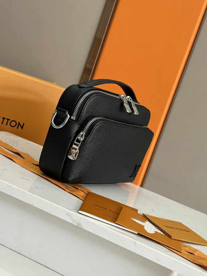 District Mini Messenger Bag Deep Taïga Leather