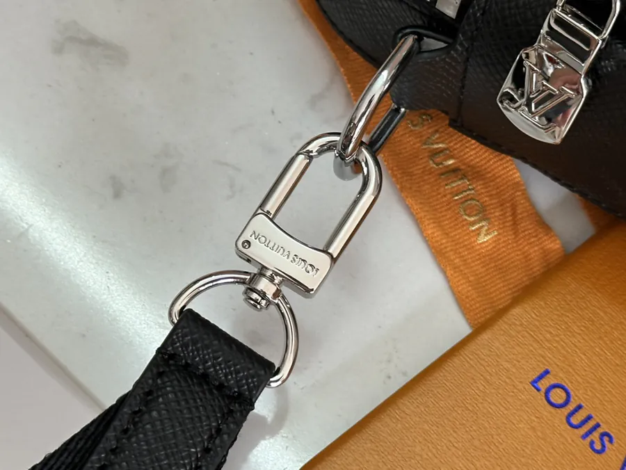 District Mini Messenger Bag Deep Taïga Leather