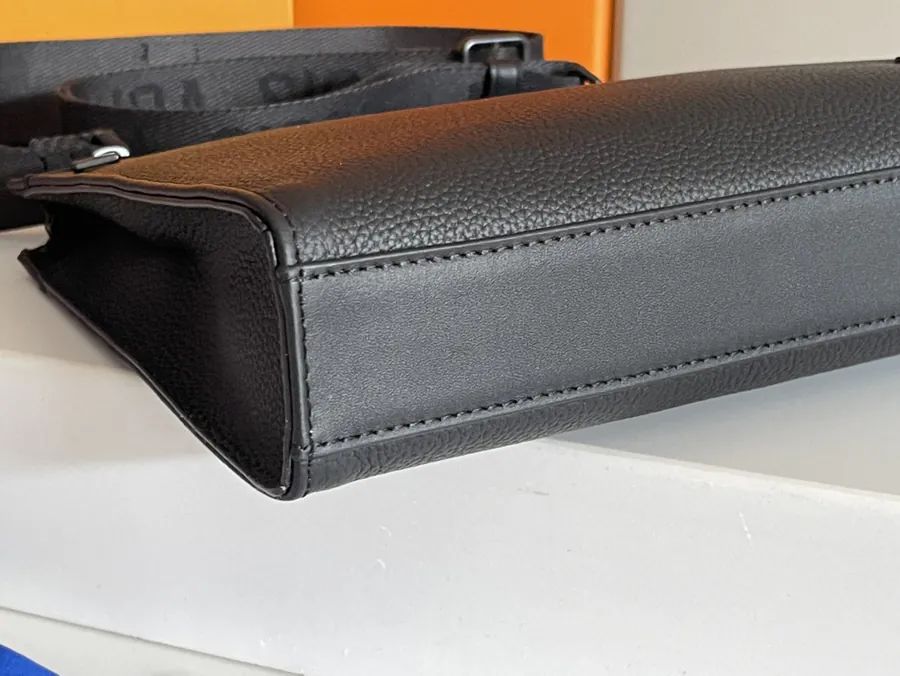 Top Original M59329 Men's Messenger Bag Messenger Voyage Aerogram