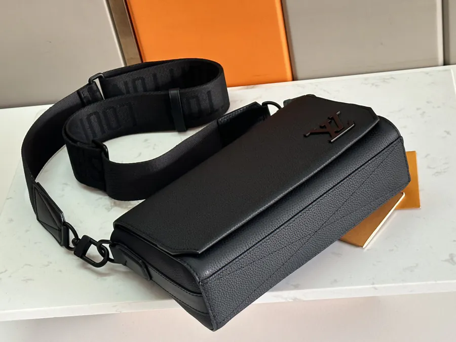 Pilot Mini Tote in Grained Calfskin