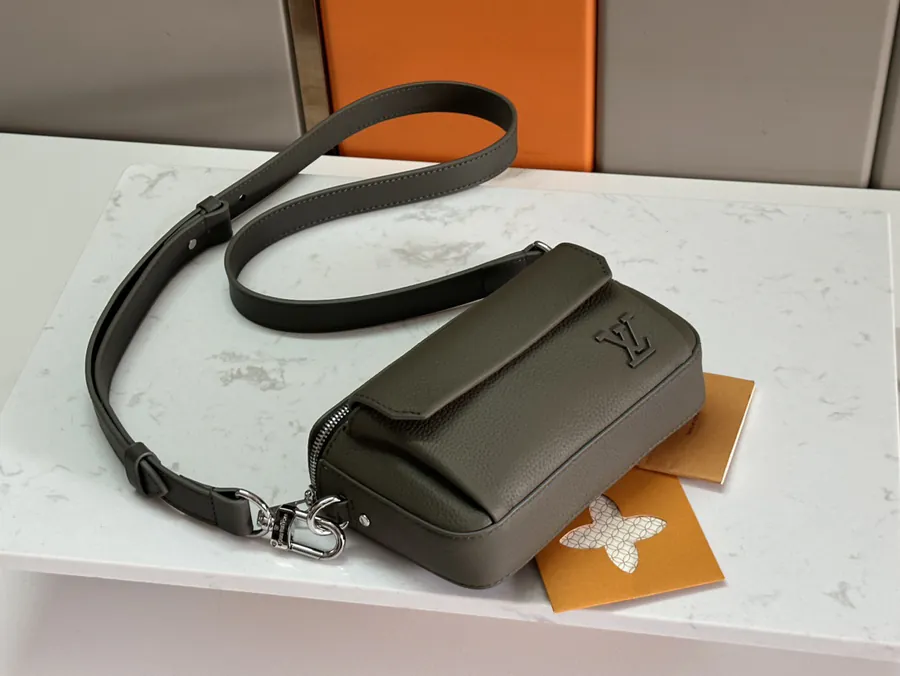 Pilot Mini Tote in Grained Calfskin