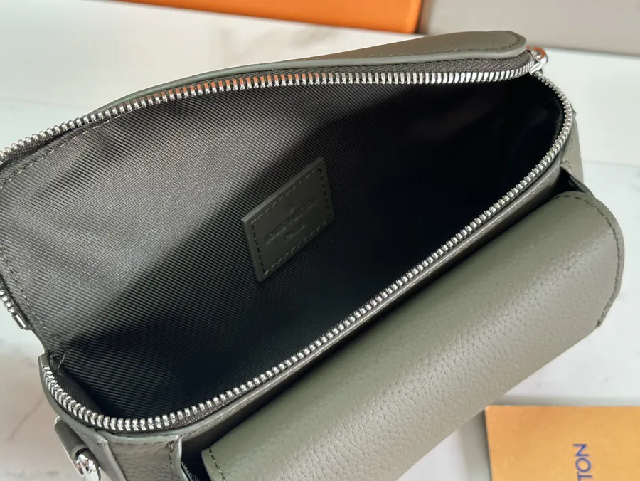 Pilot Mini Tote in Grained Calfskin
