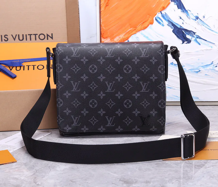 District Small Briefcase Elegant and Lightweight, Ideal for Daily Use