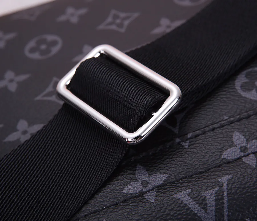 District Small Briefcase Elegant and Lightweight, Ideal for Daily Use