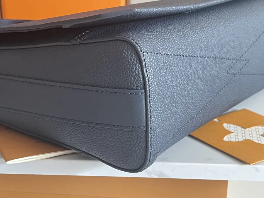 AEROGRAM Postman Bag Minimalist Design, Grained Calfskin