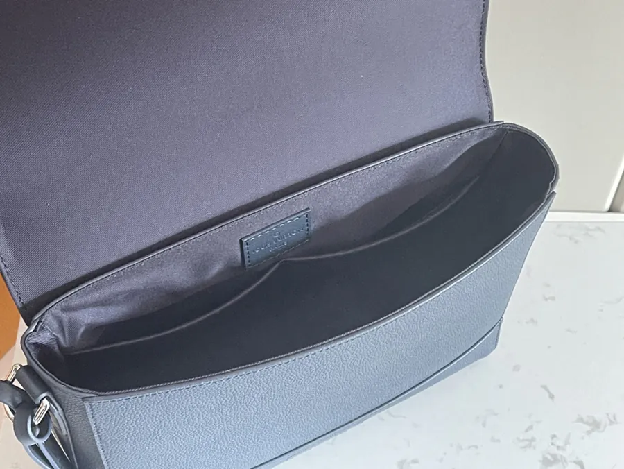 AEROGRAM Postman Bag Minimalist Design, Grained Calfskin
