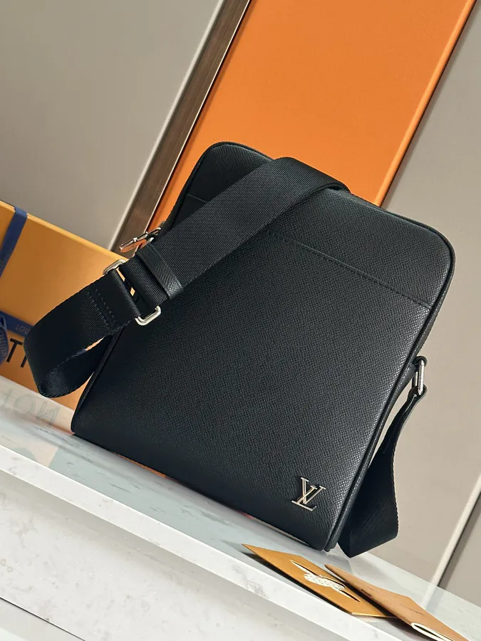 ALEX Small Briefcase in Taïga Leather