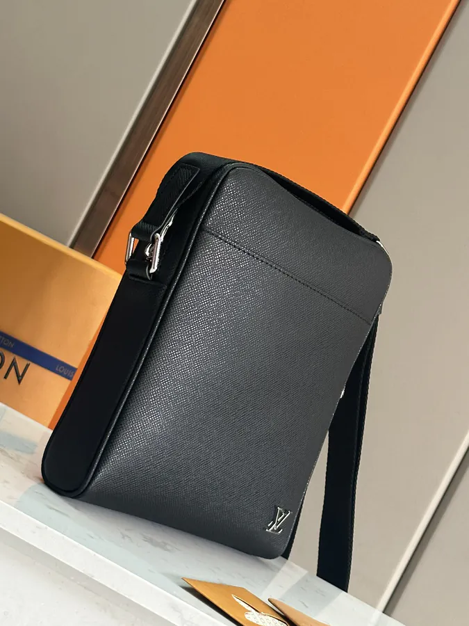 ALEX Small Briefcase in Taïga Leather