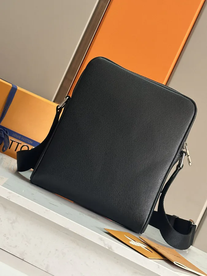 ALEX Small Briefcase in Taïga Leather