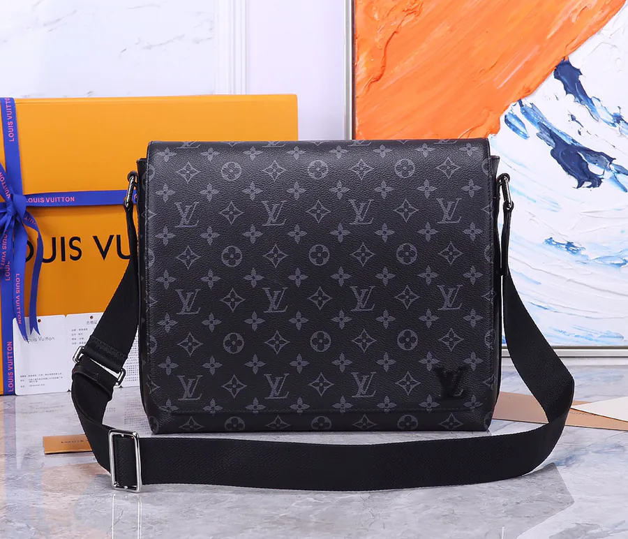 District Bucket Bag Midsize, Durable Canvas, Ideal for Urban Men