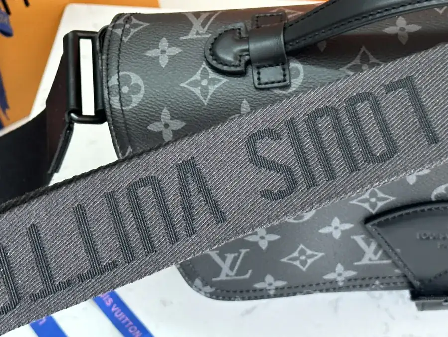 Louis Vuitton Montsouris Messenger Bag