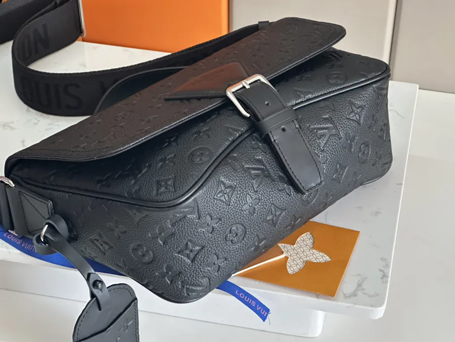 Louis Vuitton Montsouris Briefcase in Grained Calfskin