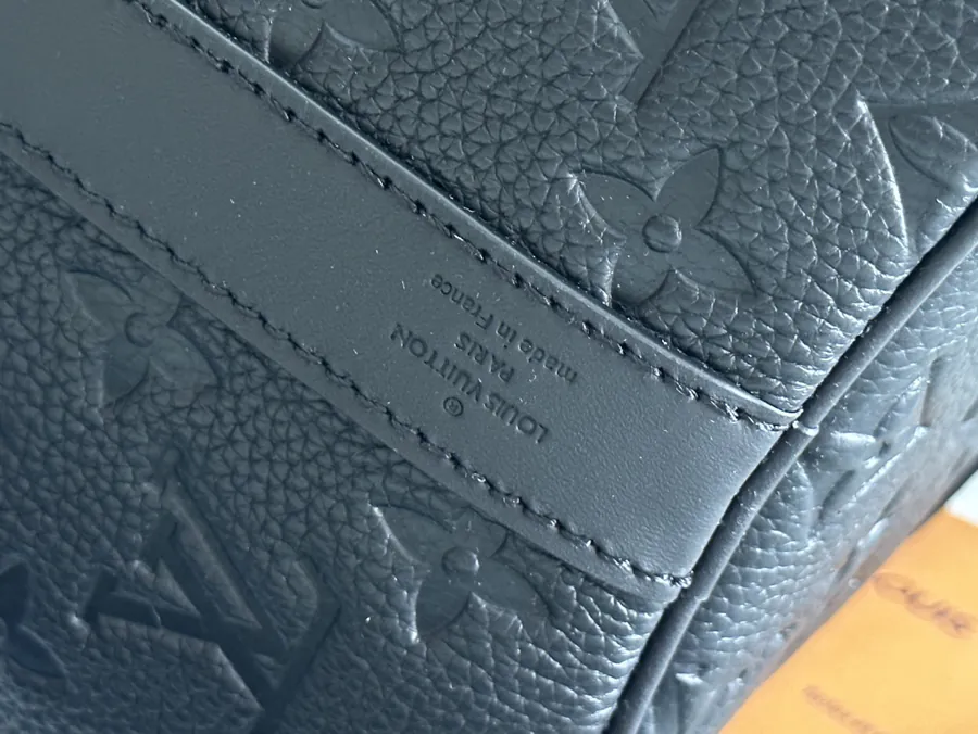 Louis Vuitton Keepall Bandoulière 35 Handbag