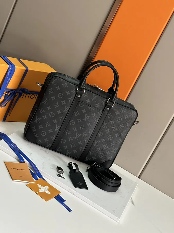 M46457 Black Damier Graphite Voyage Small