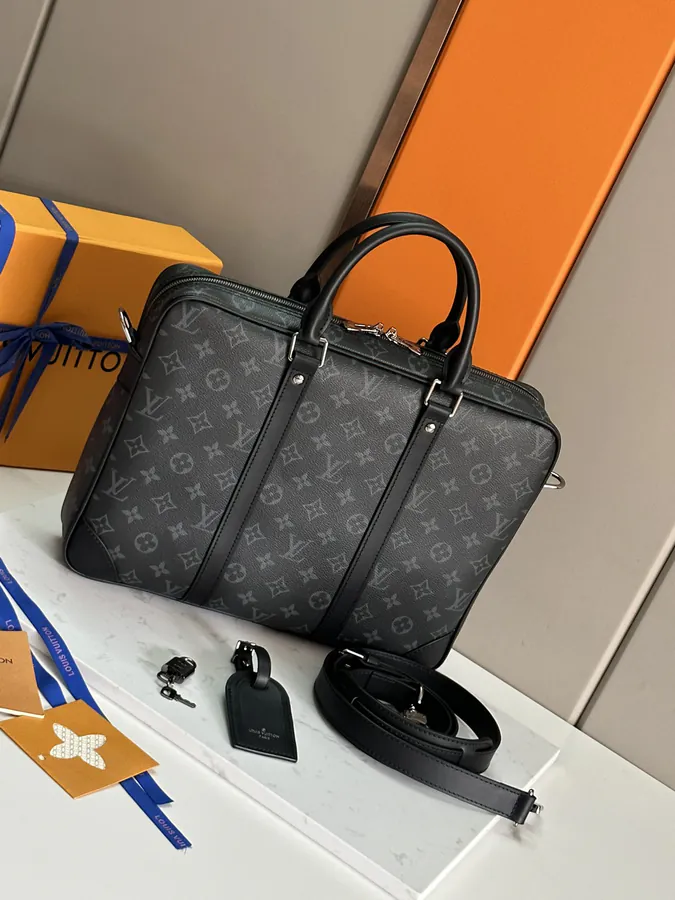 M46457 Black Damier Graphite Voyage Small
