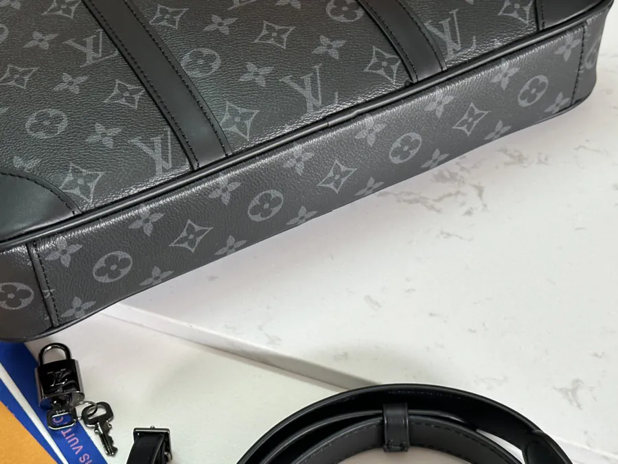 M46457 Black Damier Graphite Voyage Small