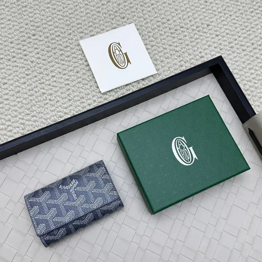 Saint Suice Key Bag Compact Design