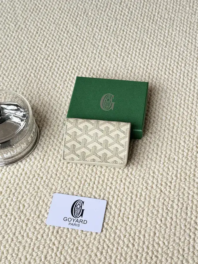 Goyas Malhesherbes Card Holder Business Ready Design