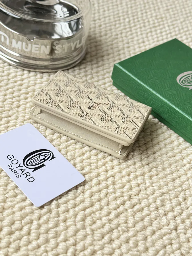 Goyas Malhesherbes Card Holder Business Ready Design