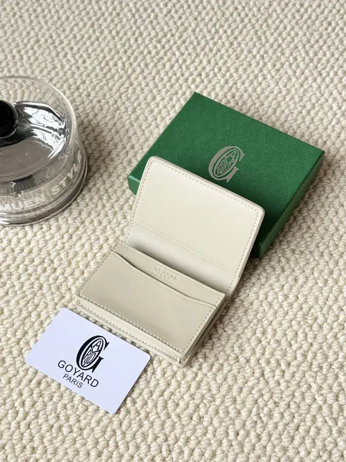 Goyas Malhesherbes Card Holder Business Ready Design