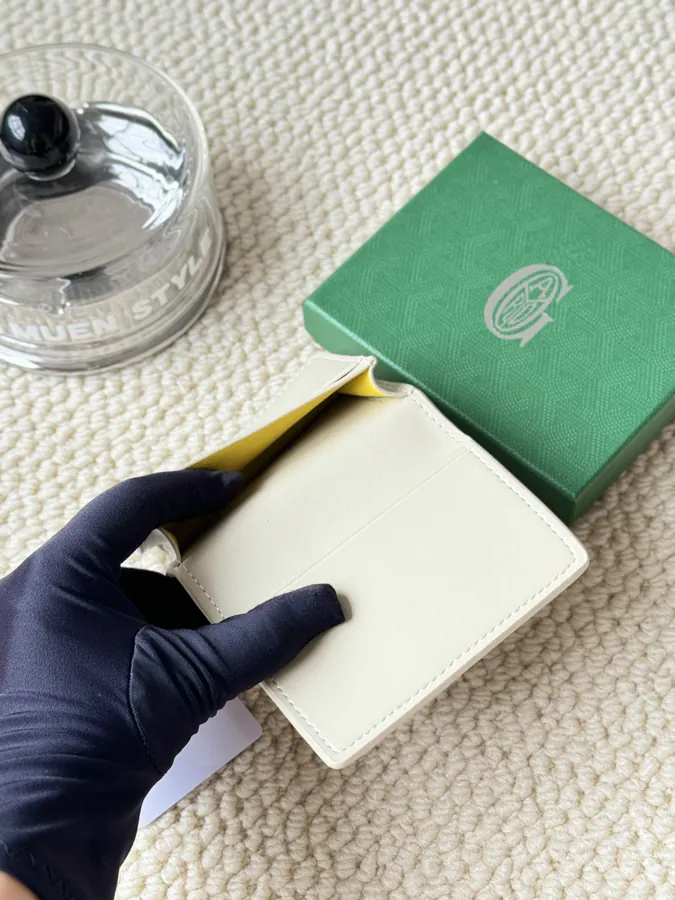 Goyas Malhesherbes Card Holder Business Ready Design