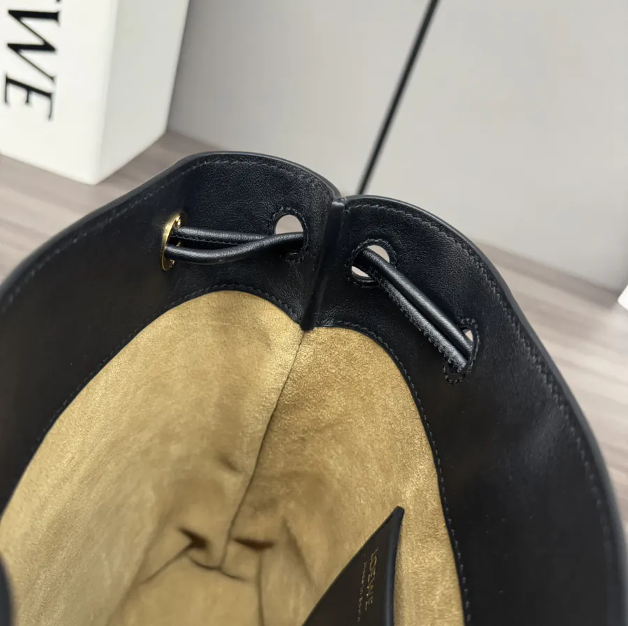 LOEWÉ Smooth Calfskin Pebble Tote