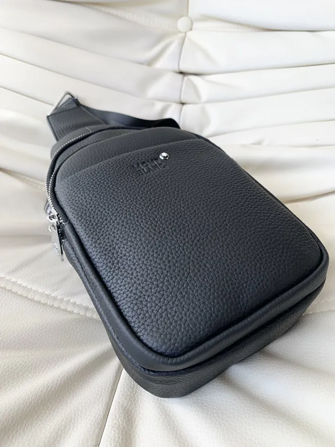 MONTBLANC Men's Leisure Chest Bag