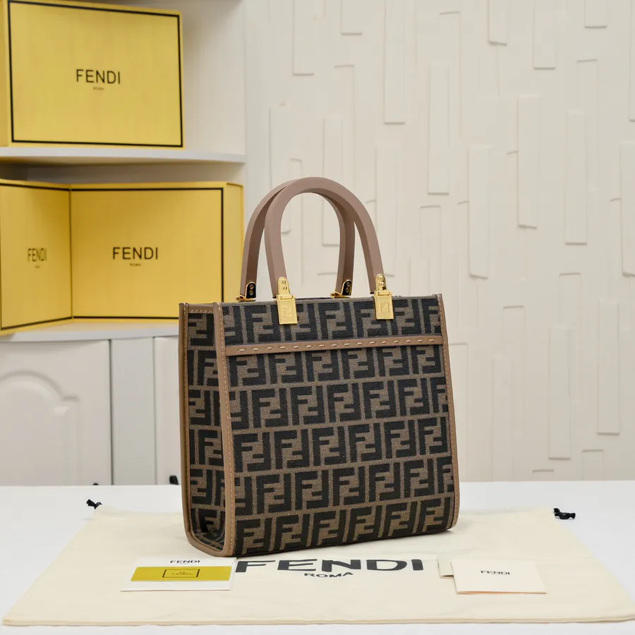 FÉNĐI TOTE Sun Tote with Grained Calfskin Handles